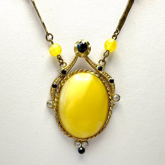 Vintage Art Deco Uranium Glass Pendant Necklace — Yellow Vaseline Cabochon — EUC - Picture 3 of 9
